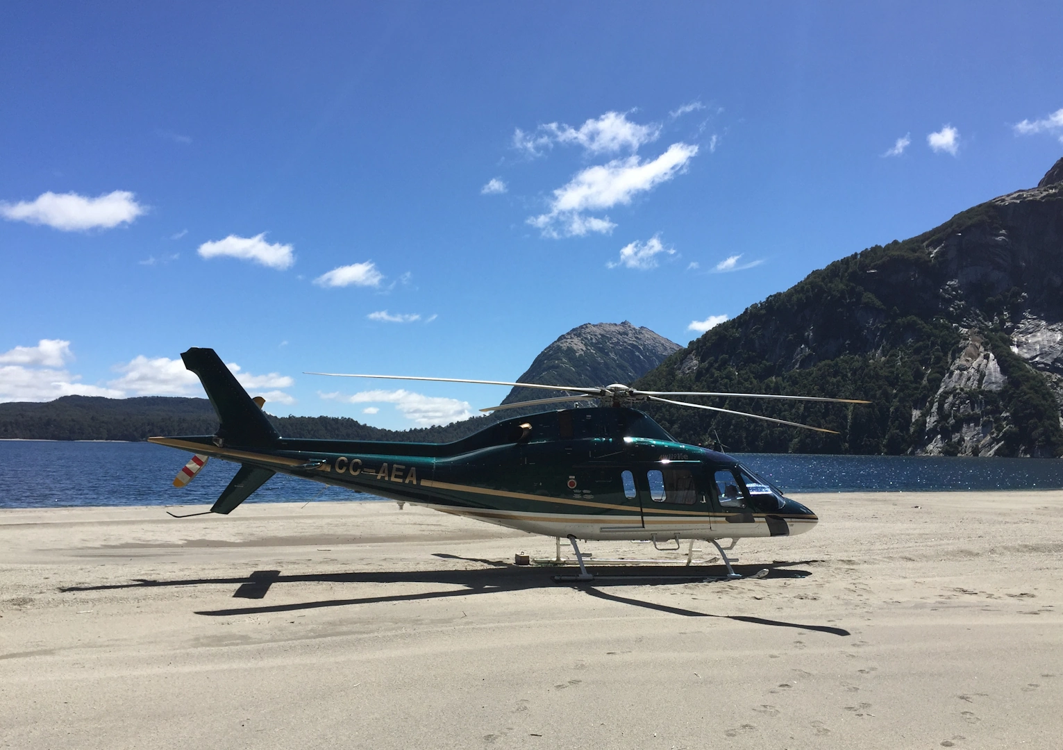 Firefly Helicópteros – Arriendo de helicópteros, Trabajos Aéreos en  helicóptero, Tour Viñas en helicóptero, Los Andes en helicóptero, Vuelos  Ejecutivos en helicópteros, Transporte de pasajeros en helicóptero,  Arriendo de Helicópteros en Los